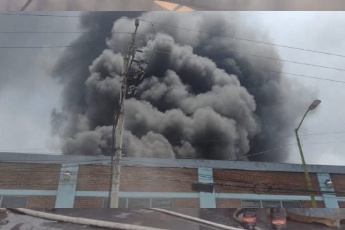 Video: Sofocan incendio en fábrica de pinturas en Ecatepec